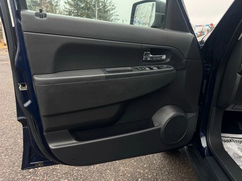 Used 2012 Jeep Liberty Sport image 8