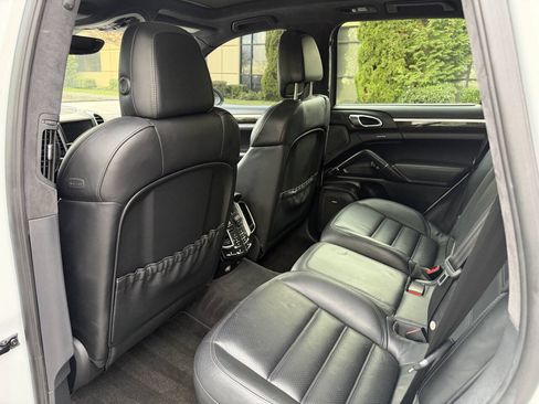 Used 2013 Porsche Cayenne Turbo AWD/4WD image 27