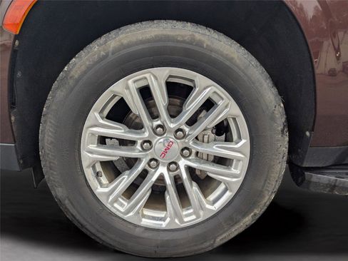 Used 2022 GMC Yukon XL SLT w/ SLT Luxury Package image 11