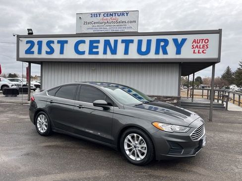 Used 2019 Ford Fusion SE image 1