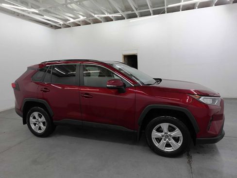Used 2019 Toyota RAV4 XLE AWD/4WD image 4