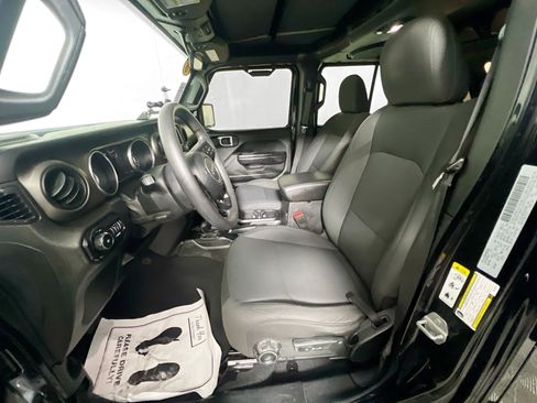 Used 2018 Jeep Wrangler Unlimited Sport image 14