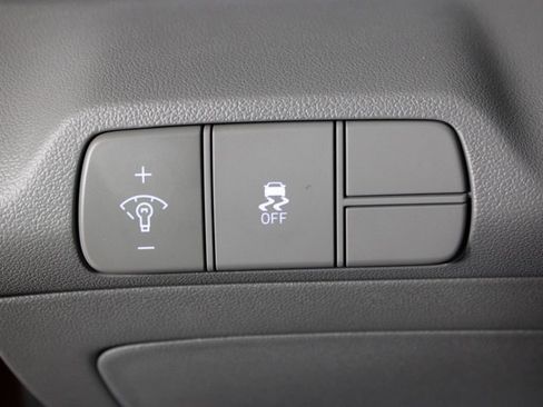 Certified 2025 Hyundai Elantra Sport image 23