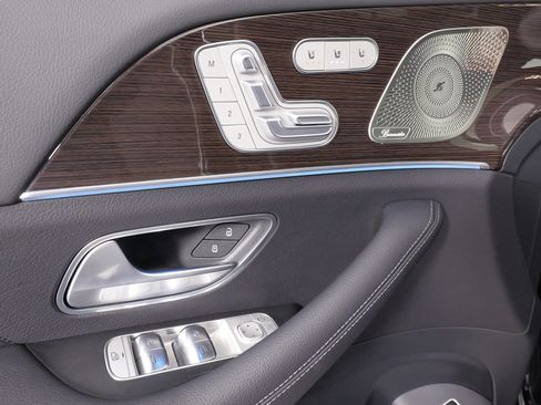 Used 2025 Mercedes-Benz GLS 450 4MATIC image 25