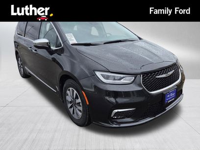 Used 2023 Chrysler Pacifica Limited