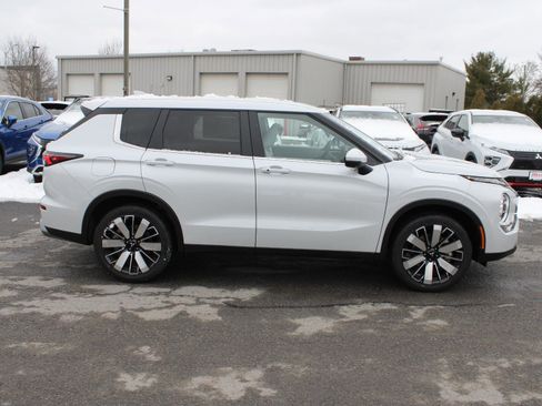 New 2026 Mitsubishi Outlander SE AWD/4WD image 4