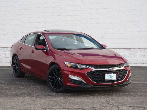 Used 2022 Chevrolet Malibu LT w/ Leather Package FWD image 2