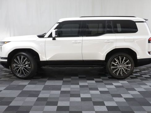 Used 2026 Lexus GX 550 w/ Accessory Package (2T) AWD/4WD image 4