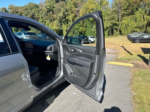 New 2026 Chevrolet Traverse LT image 32