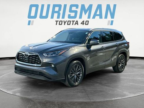 Used 2021 Toyota Highlander Limited image 3