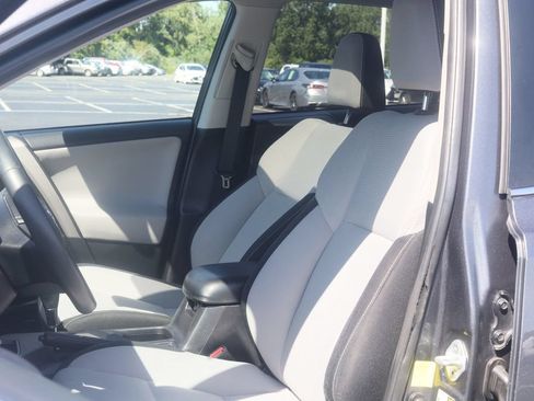 Used 2017 Toyota RAV4 XLE AWD/4WD image 26