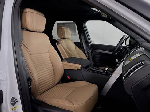 New 2026 Land Rover Discovery Dynamic SE image 29