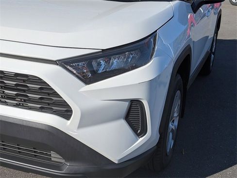 Used 2020 Toyota RAV4 LE image 9