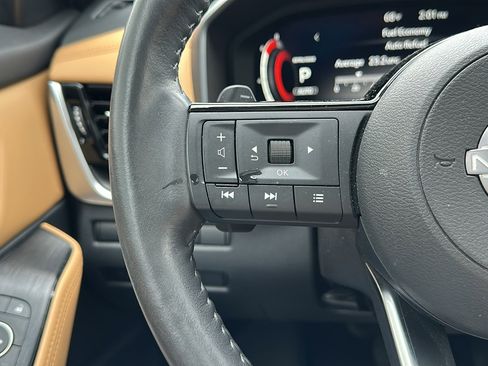 Used 2022 Nissan Rogue Platinum w/ Head-Up Display Package image 16