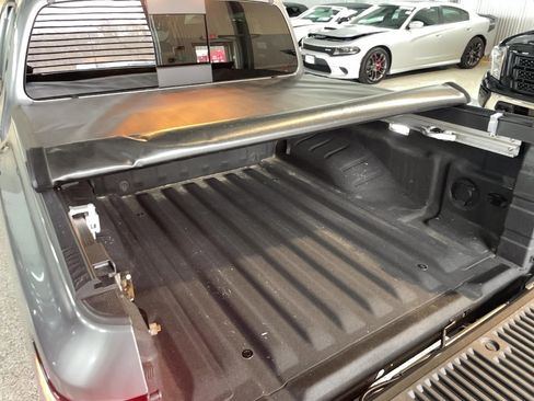 Used 2024 Nissan Frontier SV w/ SV Convenience Package image 26