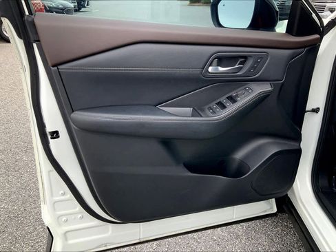 Used 2023 Nissan Rogue SL FWD image 41