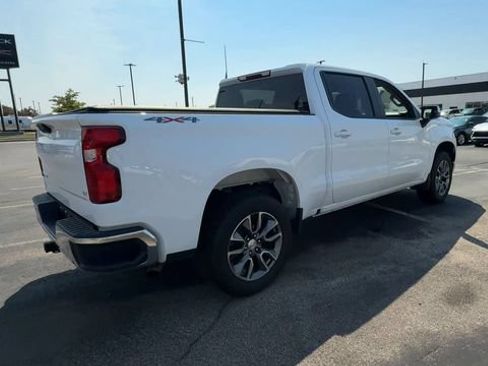 Used 2024 Chevrolet Silverado 1500 LT AWD/4WD image 8