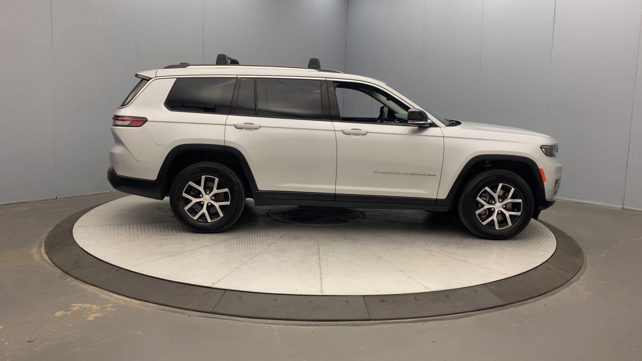 Used 2024 Jeep Grand Cherokee L Limited AWD/4WD image 6