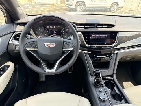New 2025 Cadillac XT6 Sport w/ Technology Package image 18