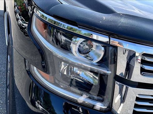 Used 2019 Chevrolet Suburban Premier AWD/4WD image 30