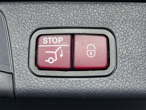 Certified 2025 Mercedes-Benz GLB 250 4MATIC image 18