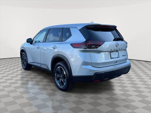 Used 2024 Nissan Rogue SV AWD/4WD image 5