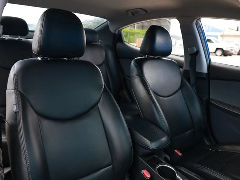 Used 2016 Hyundai Elantra SE FWD image 26