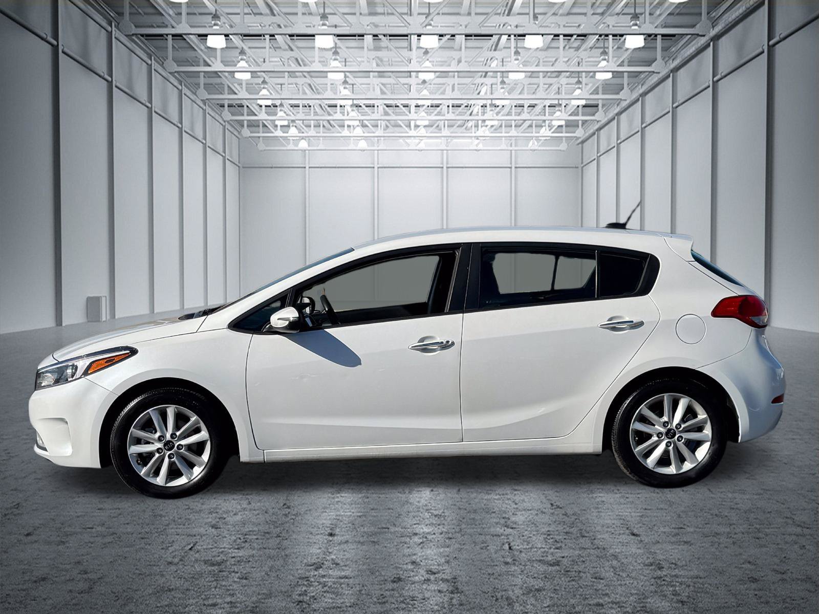 Used 2017 Kia Forte LX w/ Option Group 020 FWD image 7