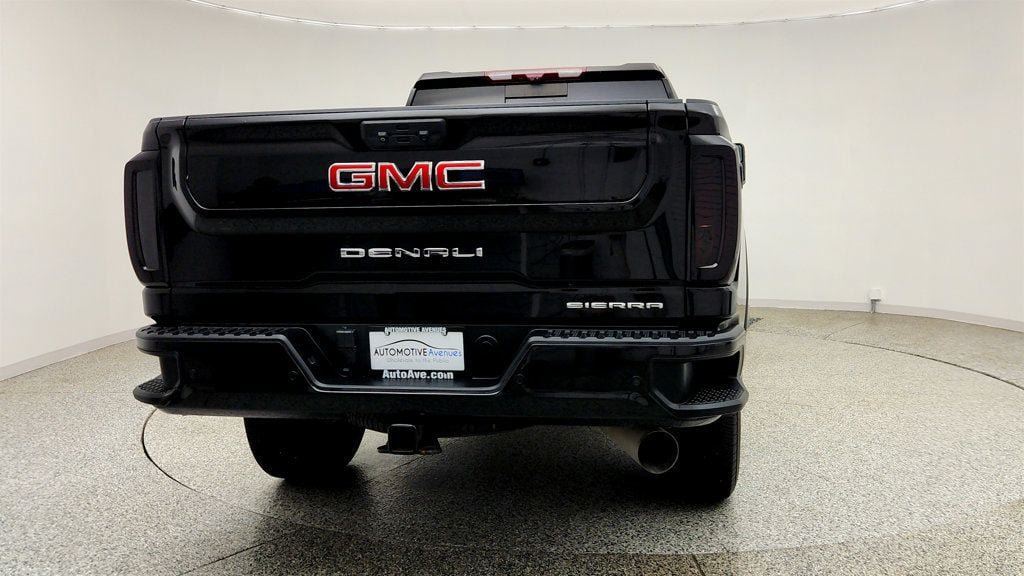 Used 2022 GMC Sierra 2500 Denali w/ Denali Black Diamond Edition AWD/4WD image 6