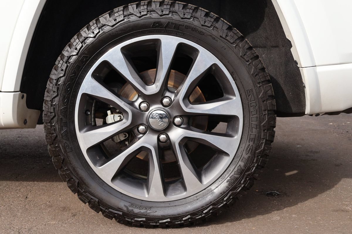 Used 2017 Jeep Grand Cherokee Overland AWD/4WD image 22