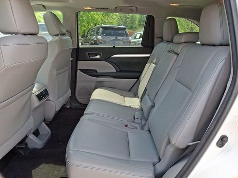 Used 2016 Toyota Highlander XLE AWD/4WD image 10