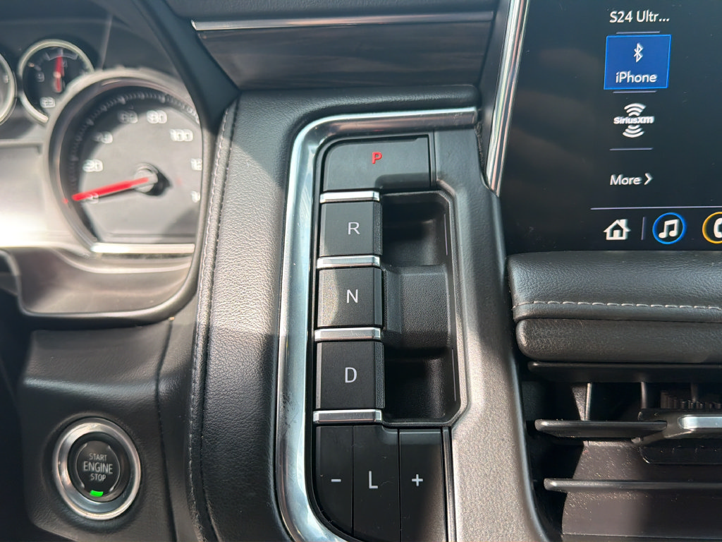 Used 2021 Chevrolet Tahoe Z71 w/ Luxury Package AWD/4WD image 28