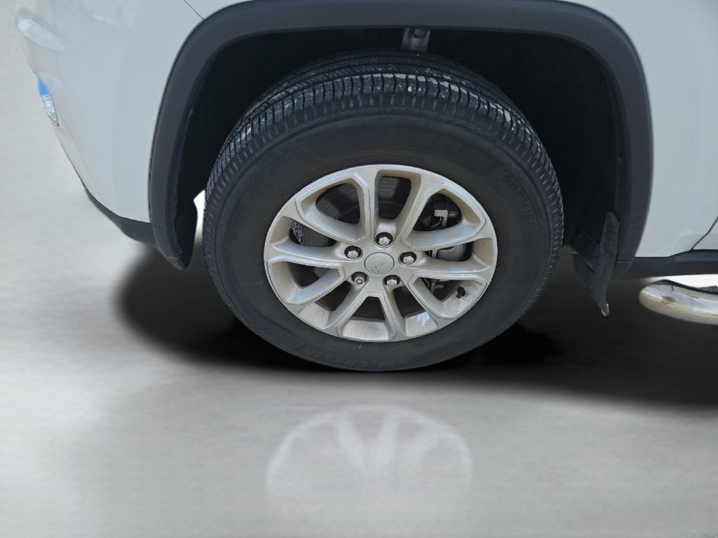 Used 2021 Jeep Grand Cherokee Laredo AWD/4WD image 26