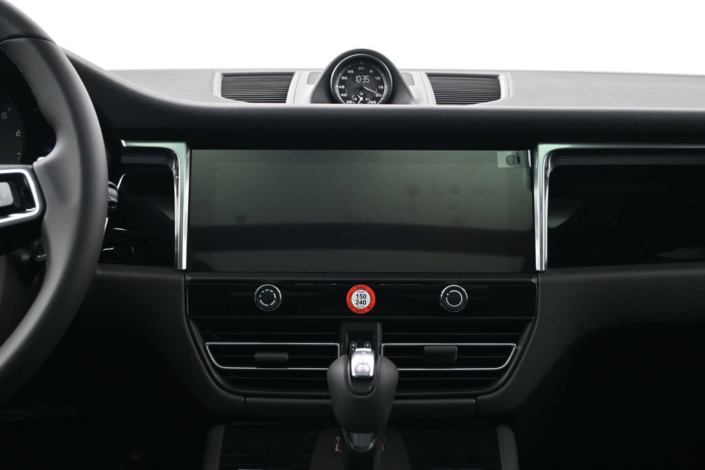 Certified 2026 Porsche Macan AWD/4WD image 11