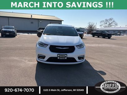 New 2026 Chrysler Pacifica Select