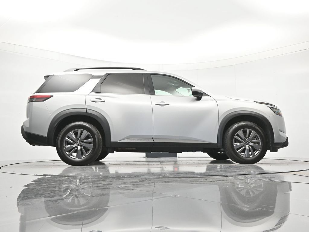 Used 2025 Nissan Pathfinder SV FWD image 40