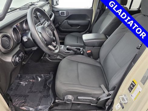 Used 2022 Jeep Gladiator Sport image 9