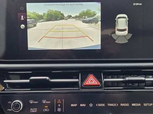 New 2025 Kia Niro EX Touring image 12