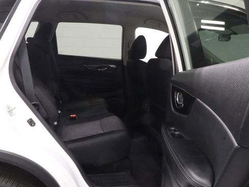 Used 2019 Nissan Rogue S FWD image 19