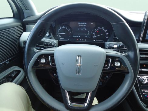 Used 2022 Lincoln Corsair AWD w/ Premium Package image 12