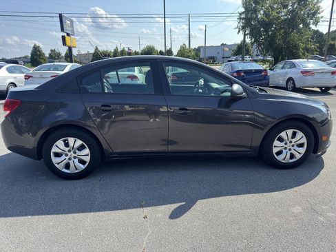 Used 2014 Chevrolet Cruze LS image 5