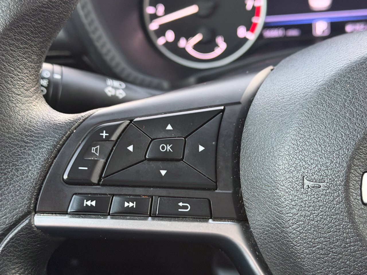 Certified 2025 Nissan Sentra SV FWD image 15