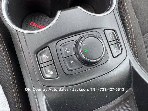 Used 2020 GMC Terrain SLE w/ Driver Convenience Package FWD image 24