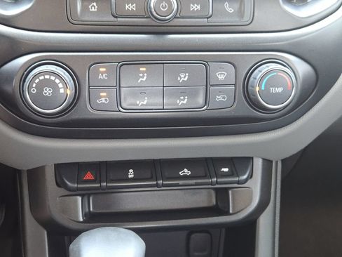 Used 2022 Chevrolet Colorado W/T AWD/4WD image 20