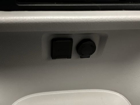 Used 2017 Toyota Sienna XLE Premium image 25