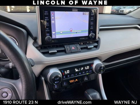 Used 2019 Toyota RAV4 Limited w/ Carpet Mat Package AWD/4WD image 12