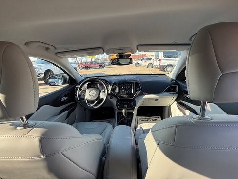 Used 2021 Jeep Cherokee Latitude Lux w/ Comfort/Convenience Group image 18