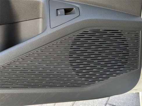 Certified 2025 Volkswagen Jetta Sport image 18