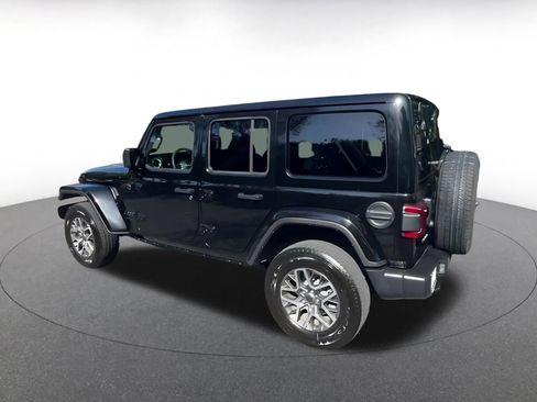 Used 2025 Jeep Wrangler Sahara AWD/4WD image 10