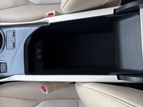 Used 2020 Toyota Camry XLE image 35